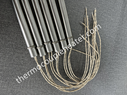 Patronenheizung in Elektro-Patronenheizung mit Flanschplatte und Metallgitter